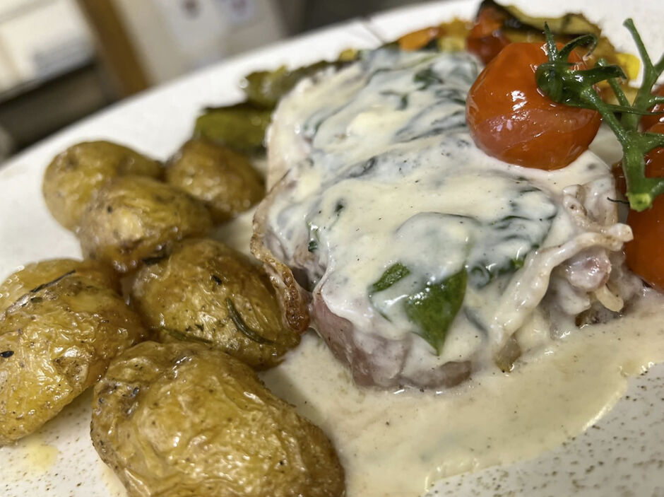 Wrapped chicken with tomatoes and potatoes
